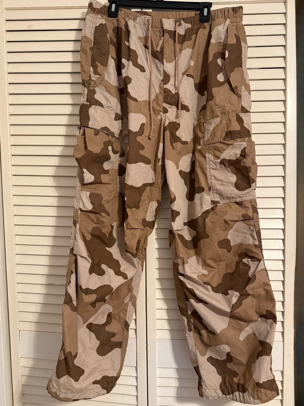 Aritzia TNA Squad Parachute Pant Camo Cargo Pants XL